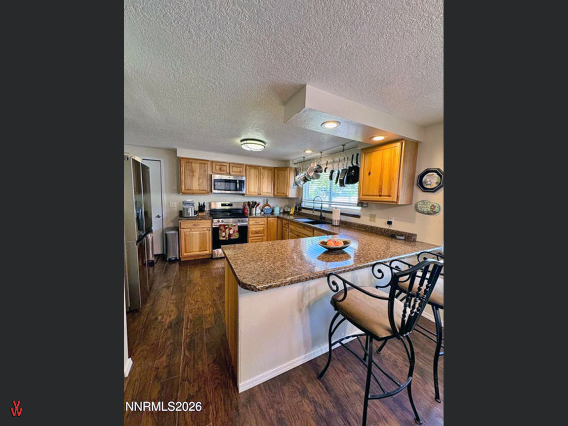 350EMinorSt-Kitchen3