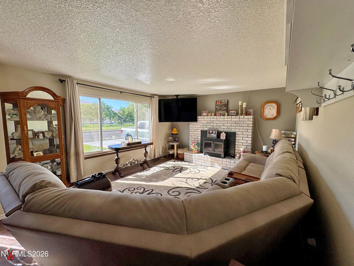 350EMinorSt-LivingRoom