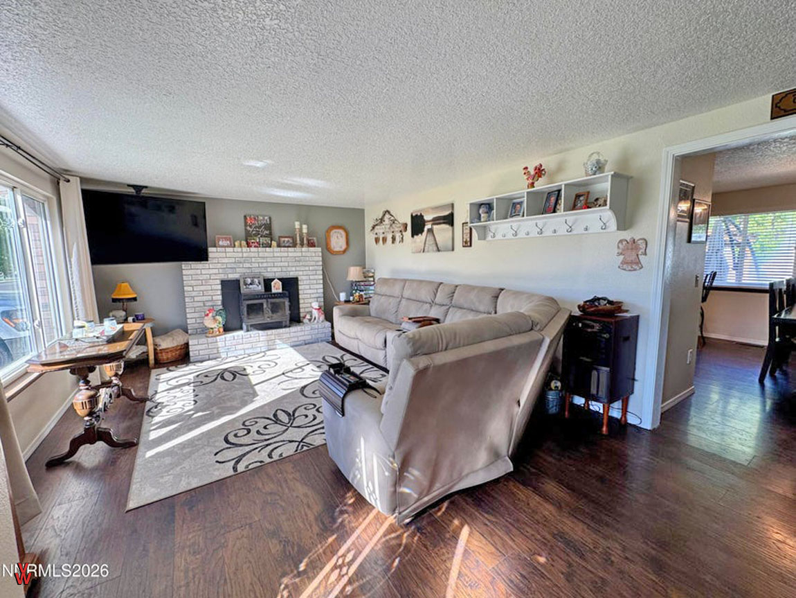 350EMinorSt-LivingRoom3