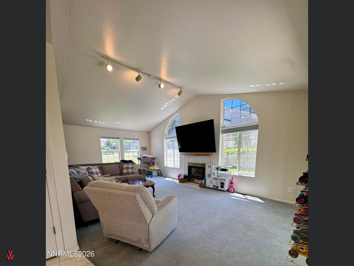 4106BrokenHillRd-LivingRoom