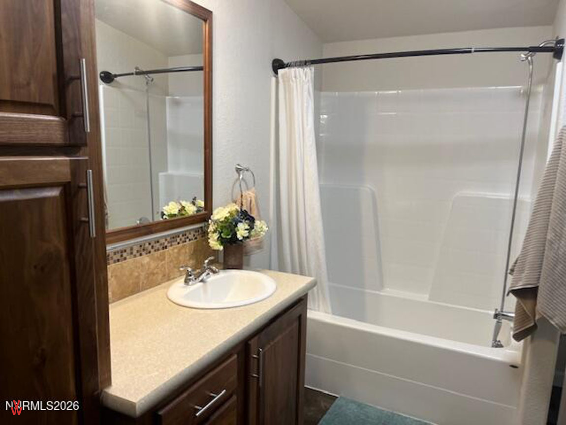 1700MuddyRd-Bathroom