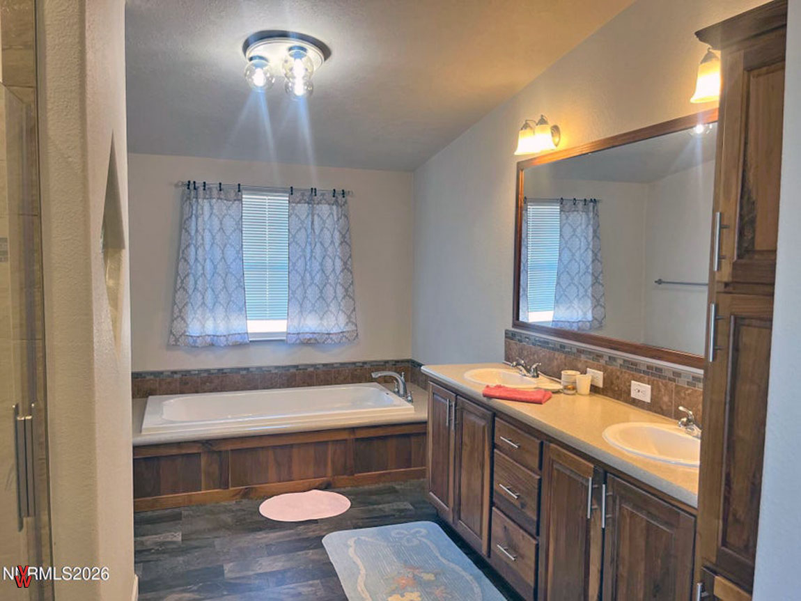 1700MuddyRd-PrimaryBathroom