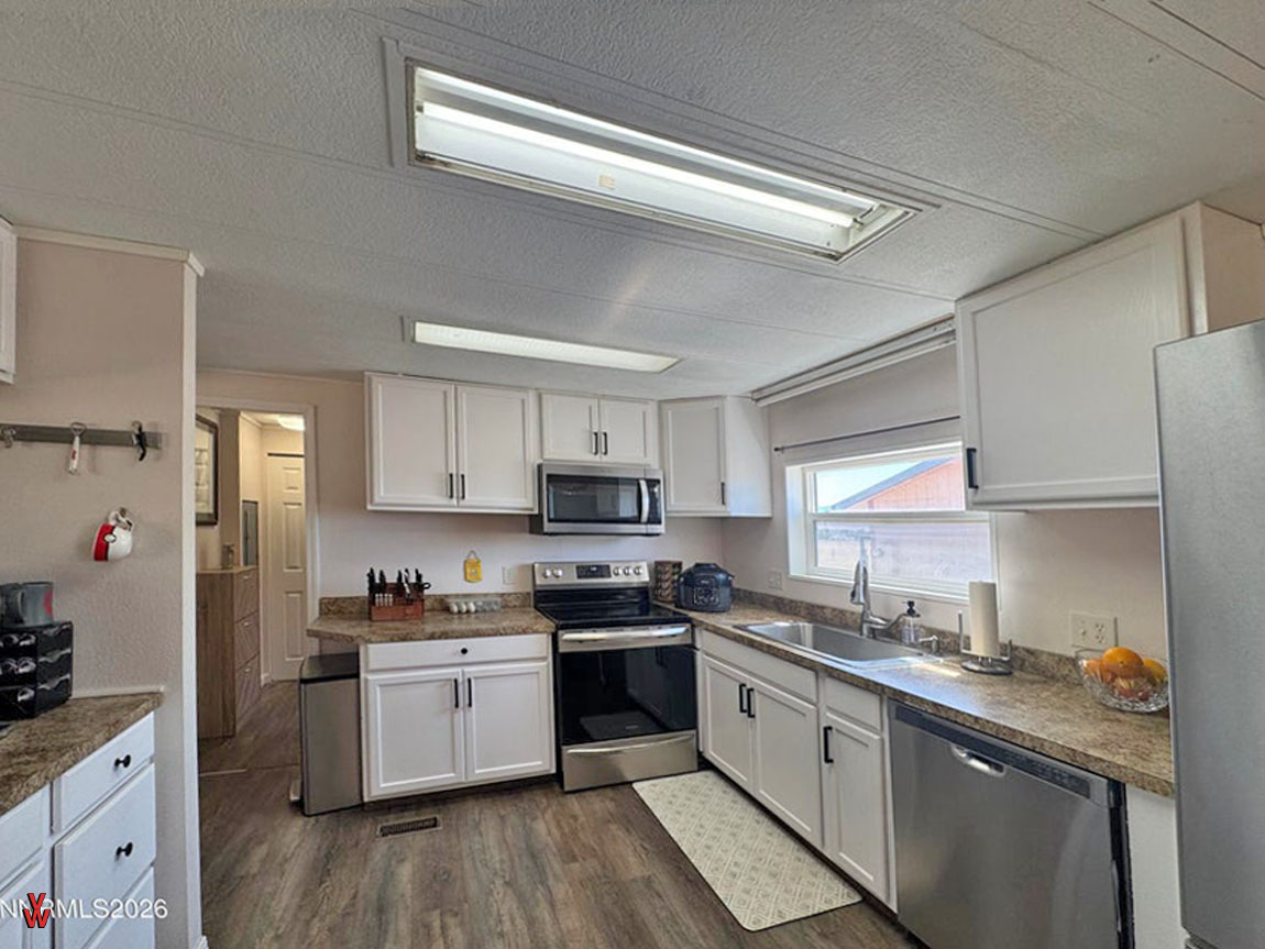 9450SBettyLn-Kitchen
