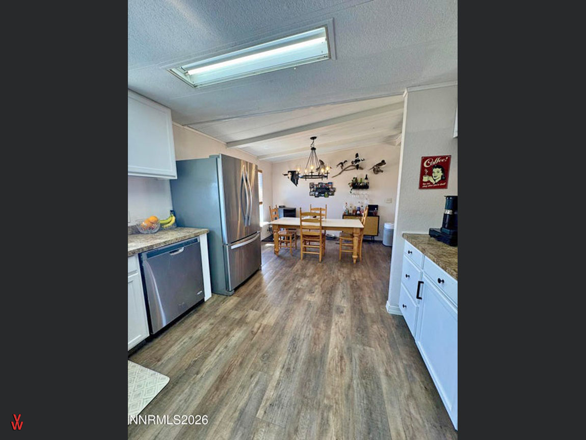 9450SBettyLn-Kitchen2
