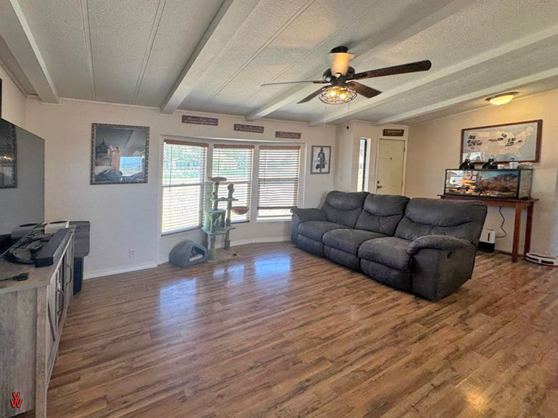 9450SBettyLn-LivingRoom