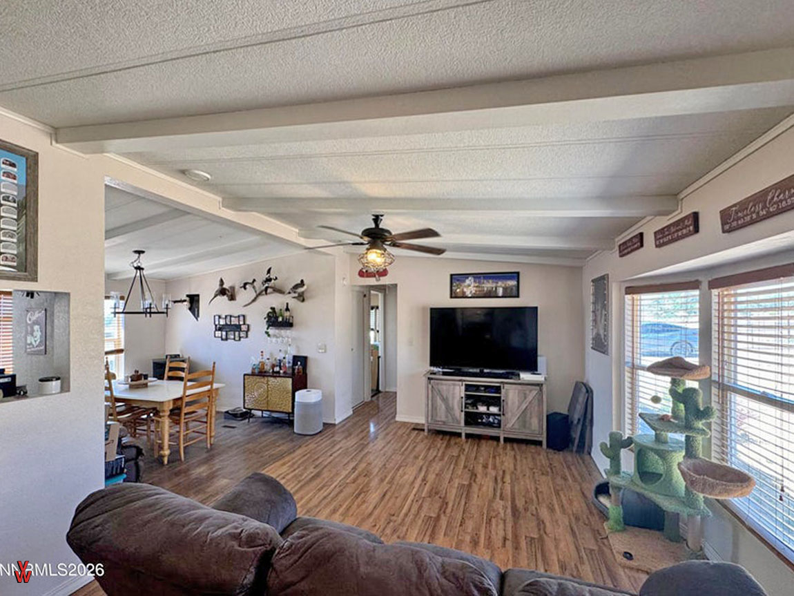 9450SBettyLn-LivingRoom2