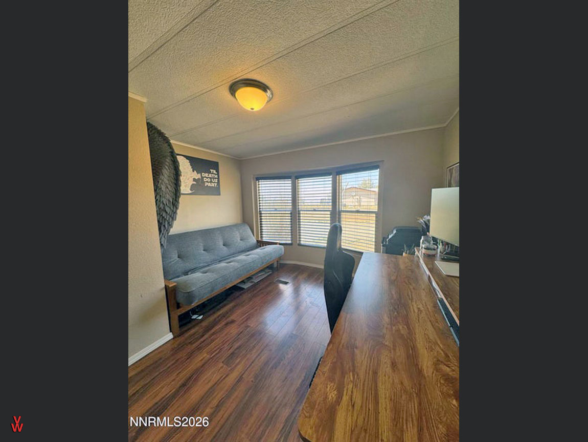 9450SBettyLn-Room