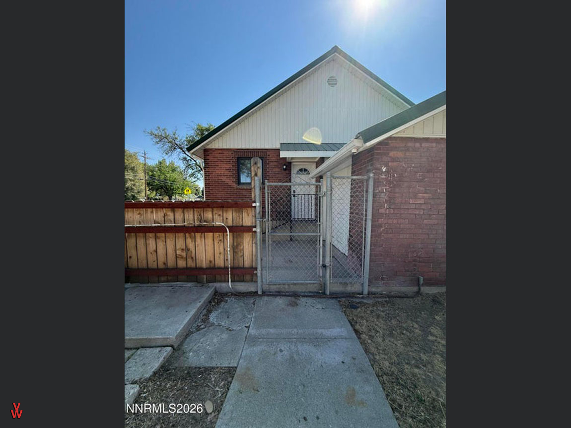 305EFourthSt-Exterior