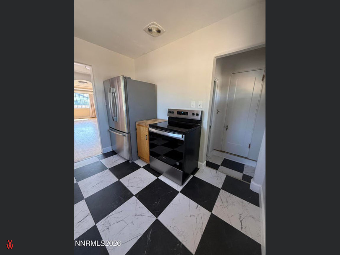 305EFourthSt-Kitchen2