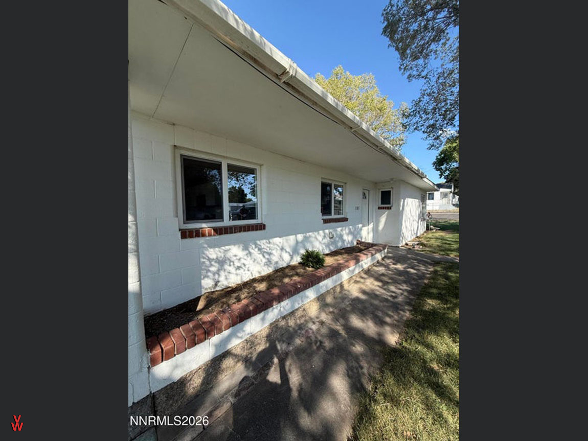 1185SBridgeSt-FrontPorch