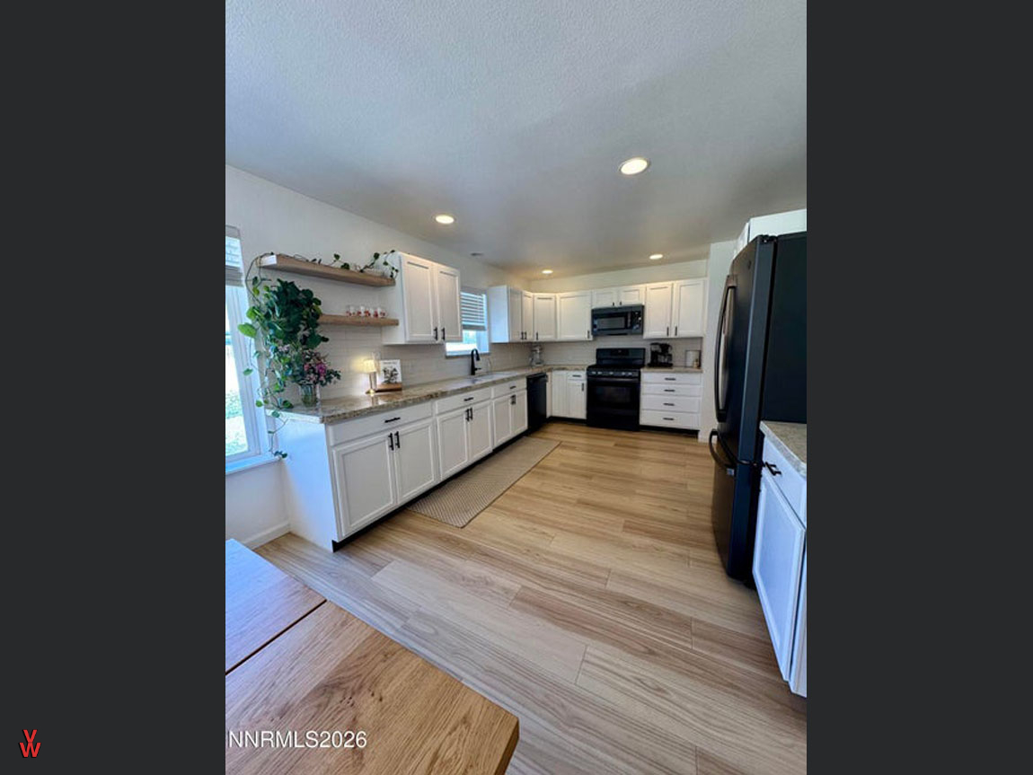 5230OffenhauserDr-Kitchen2