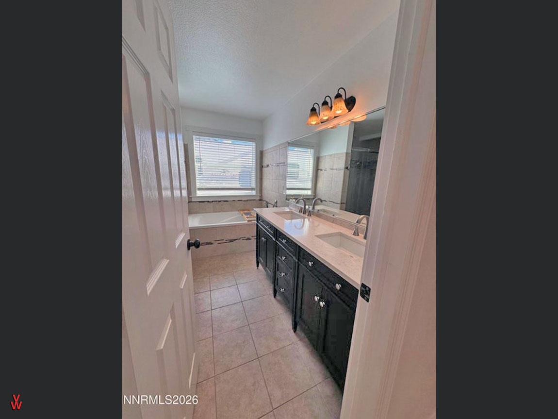 5230OffenhauserDr-PrimaryBath