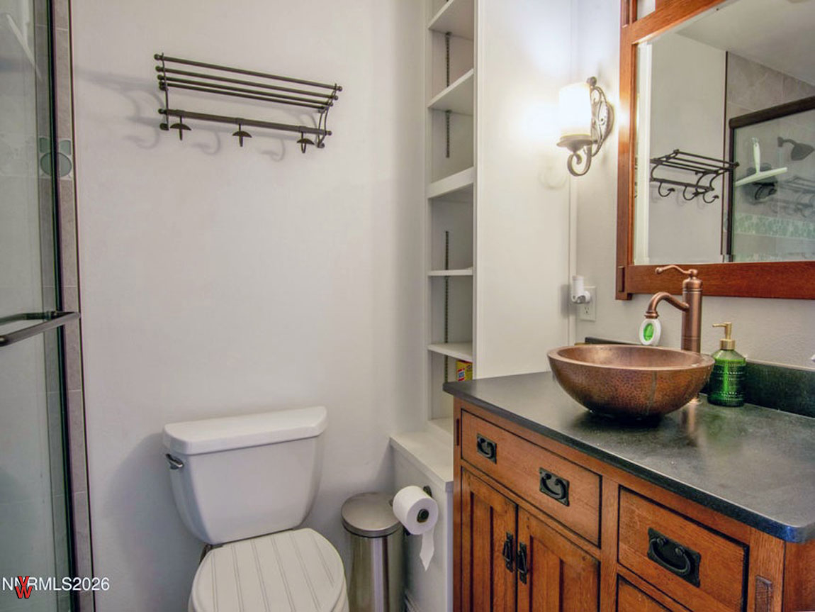 1435SBridgeSt.-Bathroom