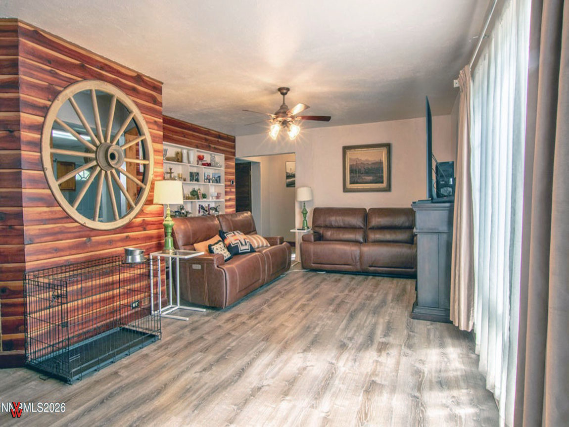 1435SBridgeSt.-LivingRoom2