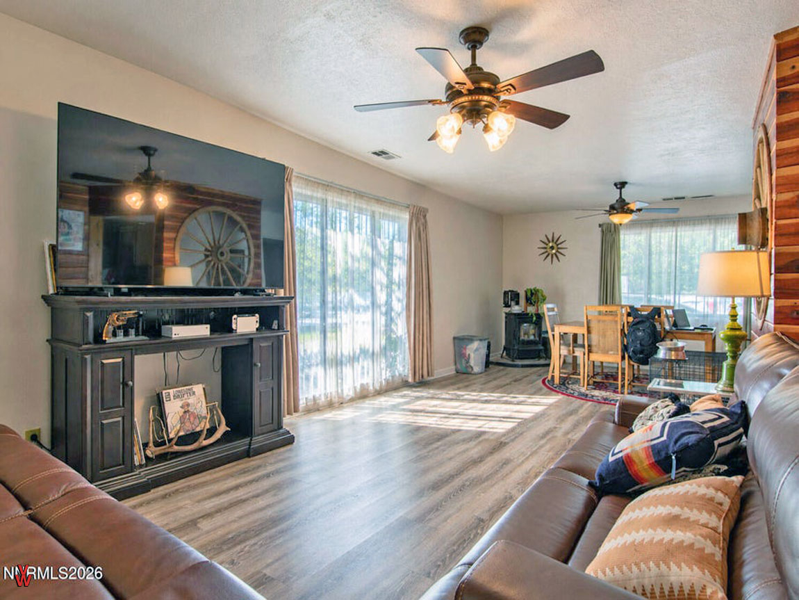 1435SBridgeSt.-LivingRoom3