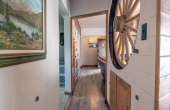 1435SBridgeSt.-Hallway