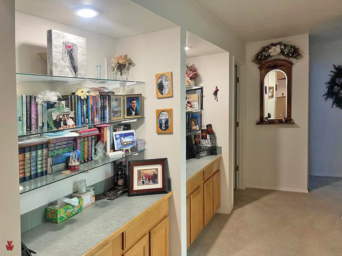 4158BrokenHillDr. - Bookshelves_cabinets