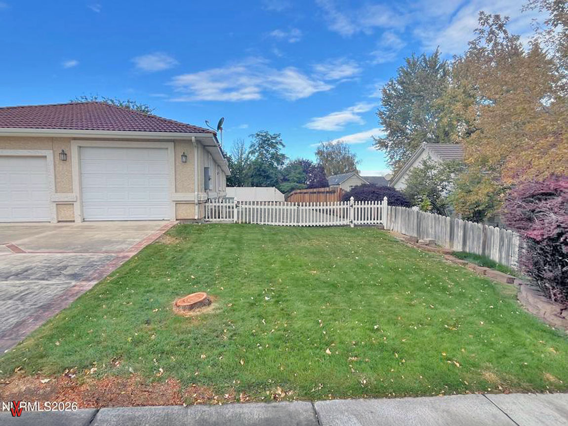 4158BrokenHillDr. - Front2