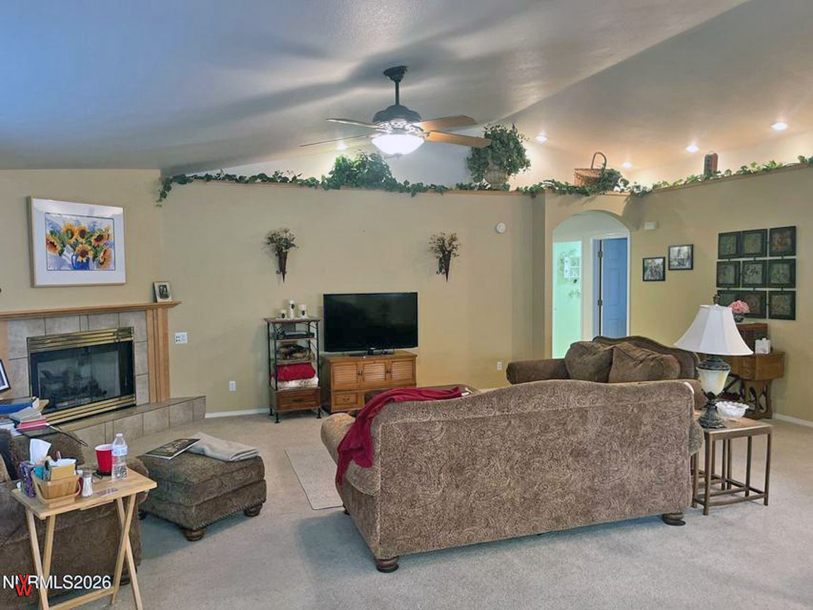 4158BrokenHillDr. - LivingRoom