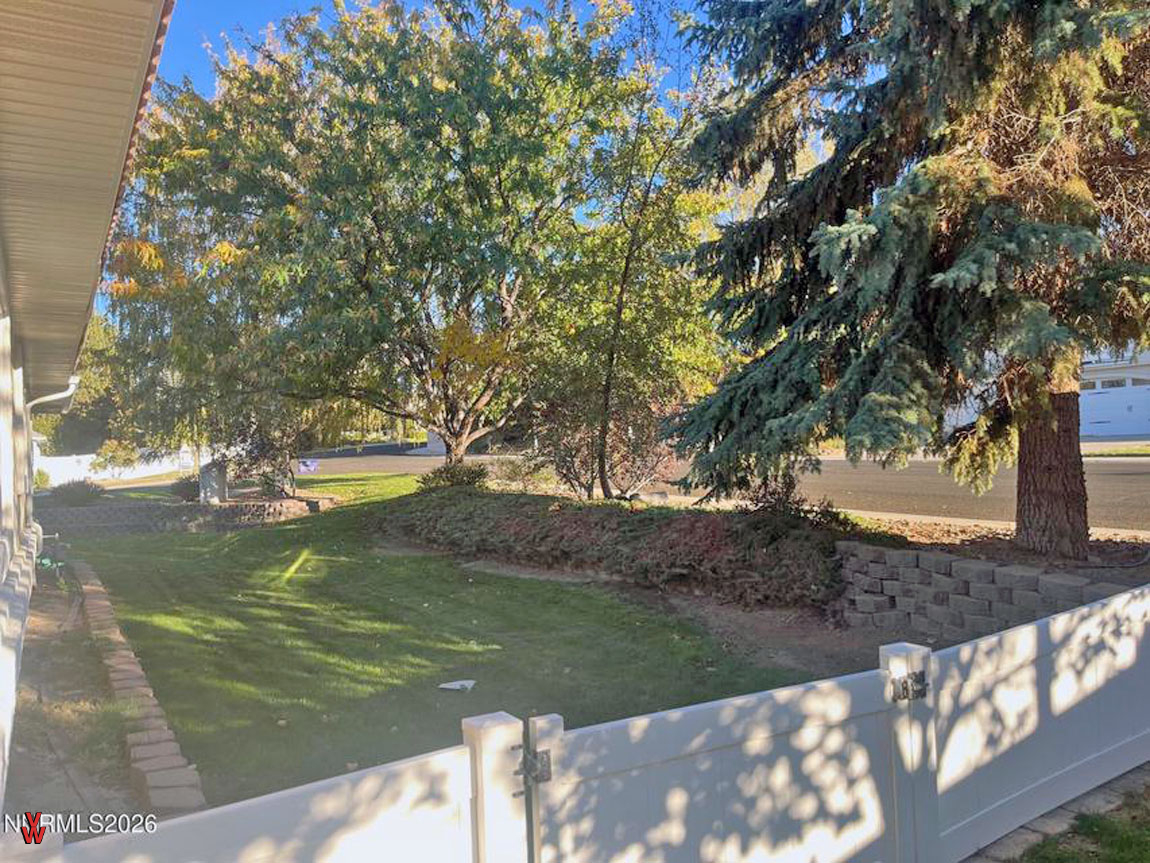 4158BrokenHillDr. - Side2