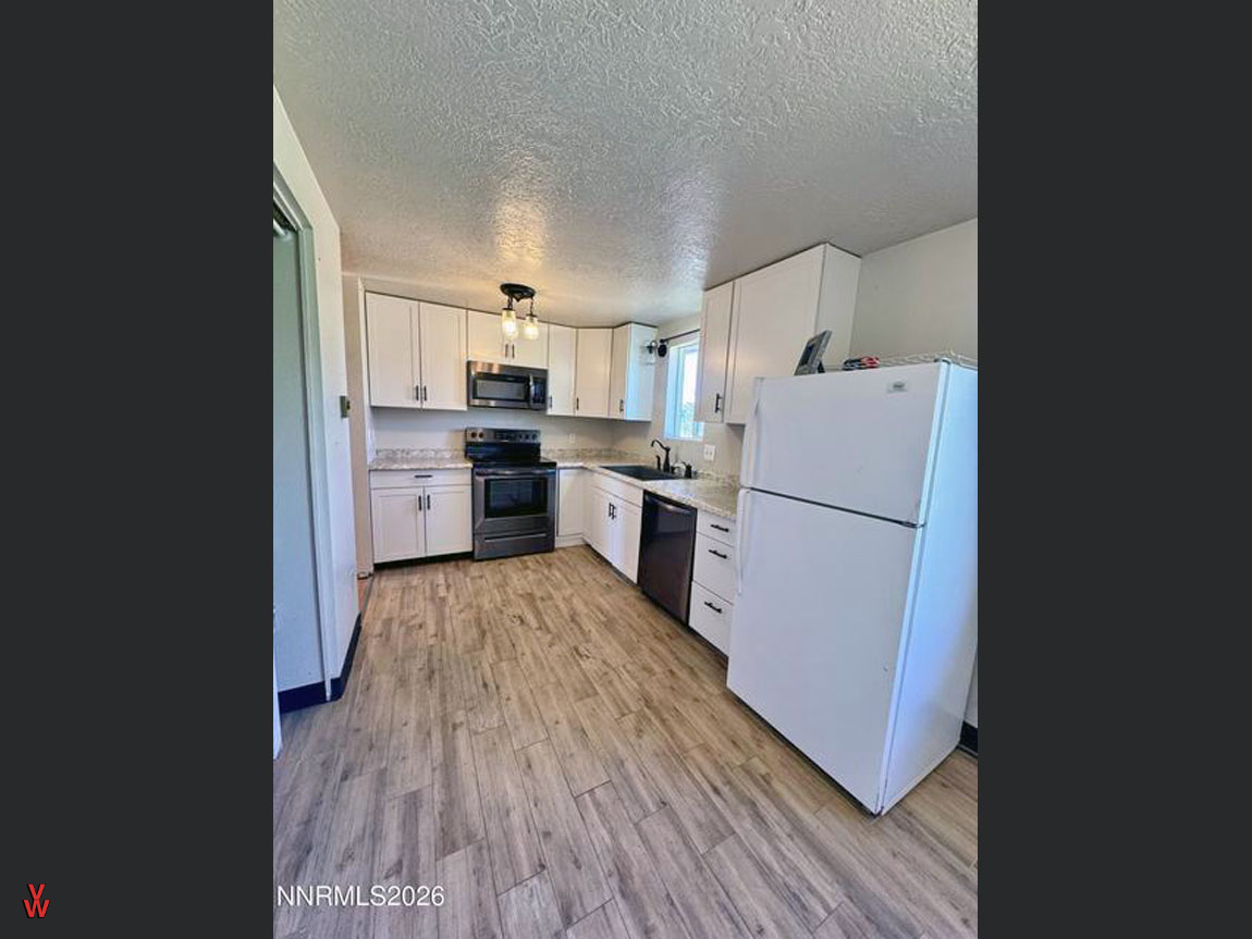 640PrebbleSt-Kitchen