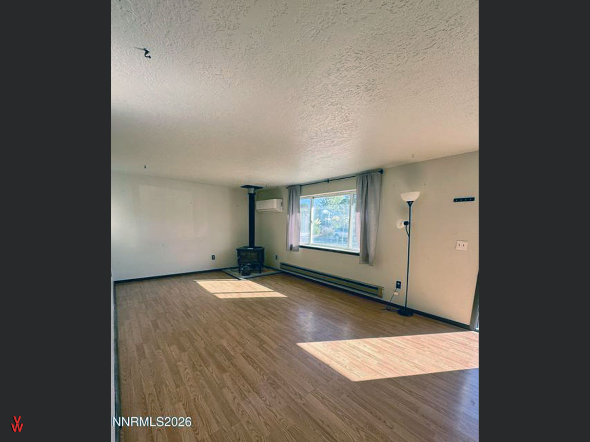 640PrebbleSt-LivingRoom
