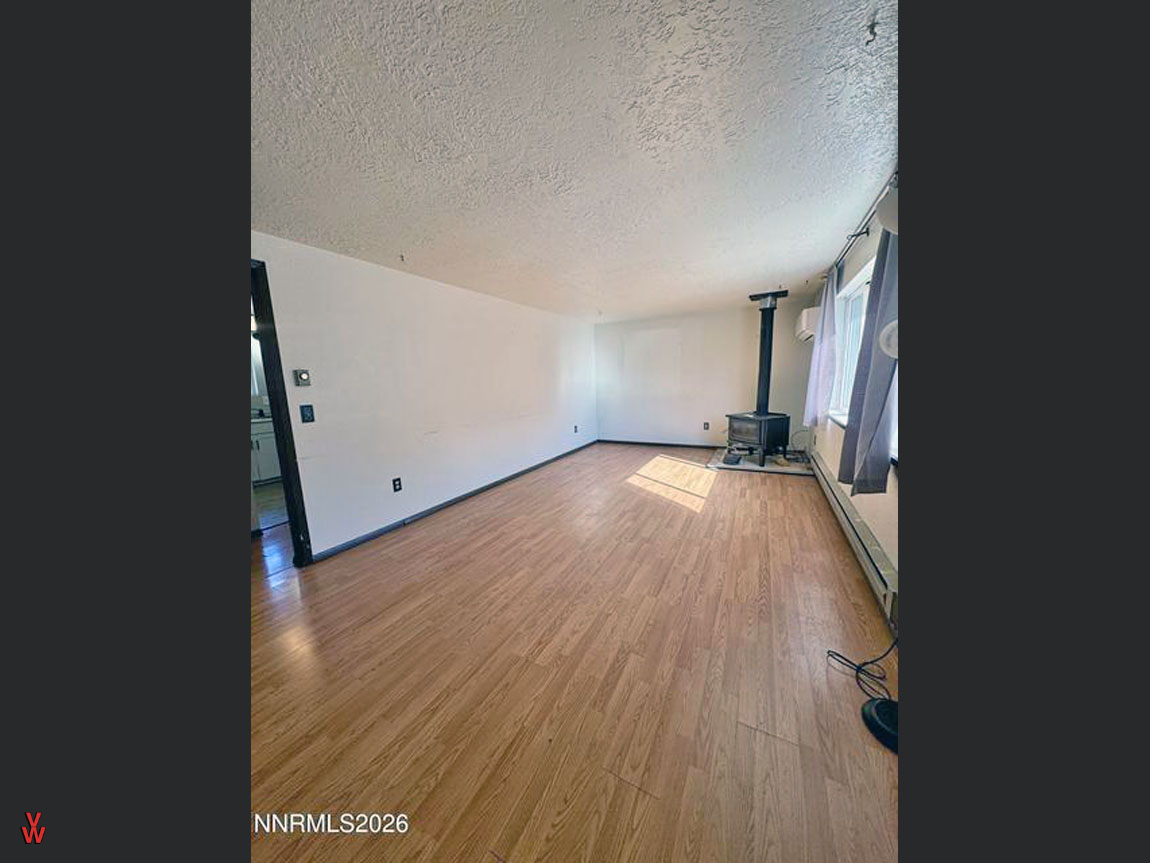 640PrebbleSt-LivingRoom2